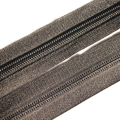 沈陽沈河區(qū)華陽達(dá)服裝輔料批發(fā)部 多色拉鏈直銷，價(jià)格優(yōu)惠，品質(zhì)可靠